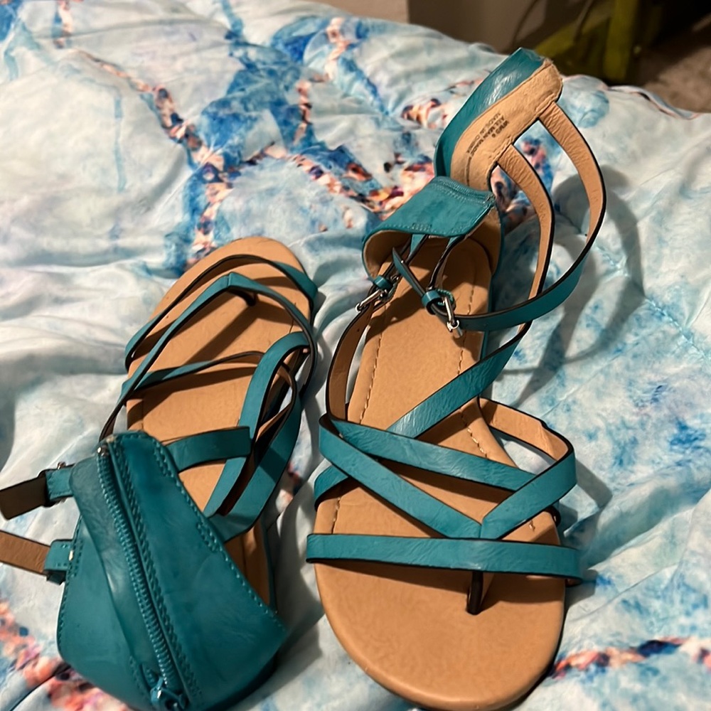Blue straps sandals